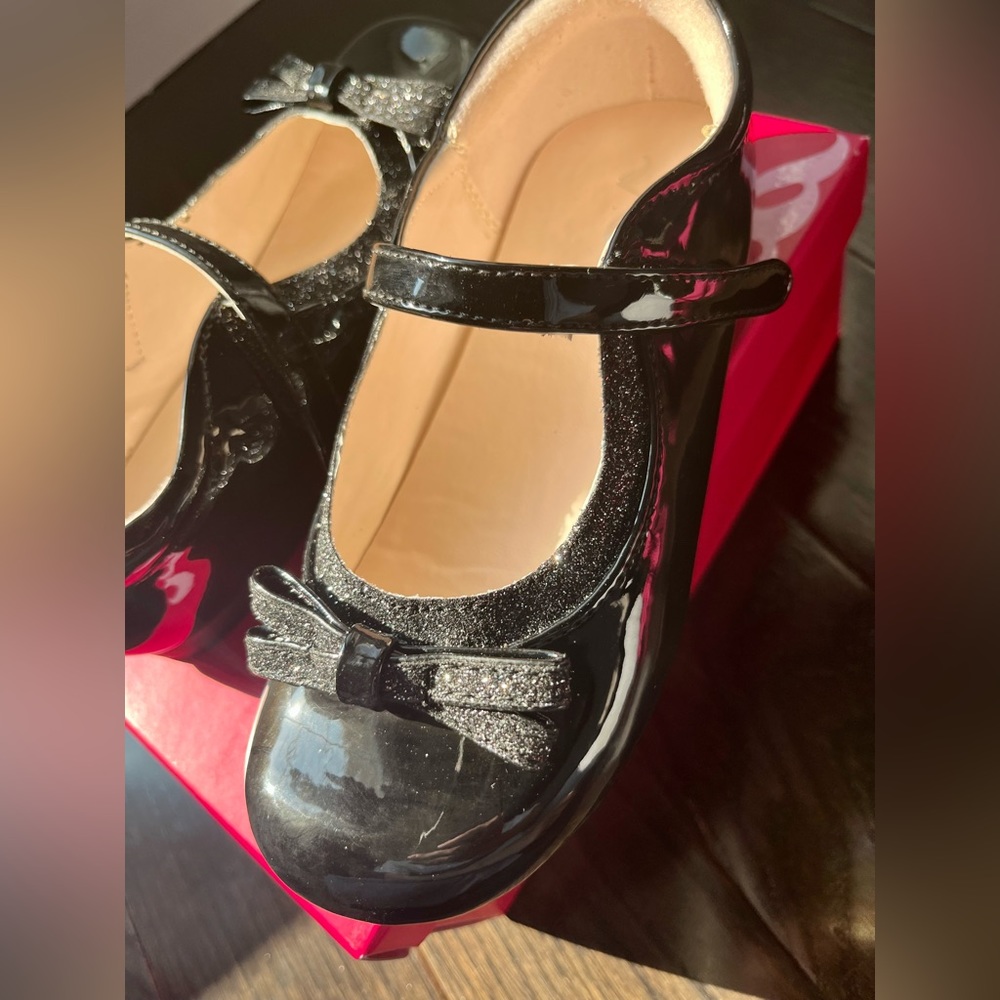 Toddler Patent Black shoes with bow detail